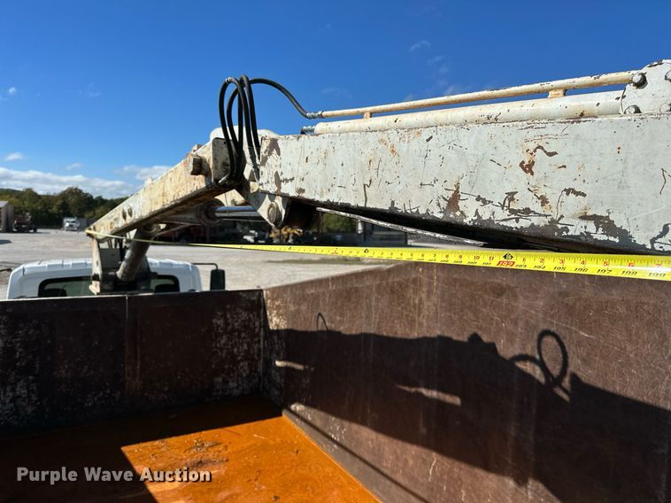 image for item OG9183 2003 International 4300  crane truck