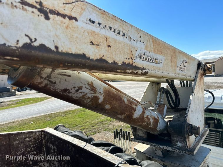 image for item OG9183 2003 International 4300  crane truck