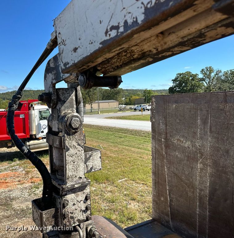 image for item OG9183 2003 International 4300  crane truck