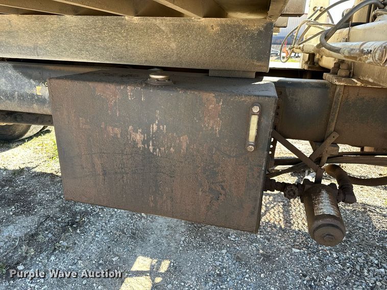 image for item OG9183 2003 International 4300  crane truck