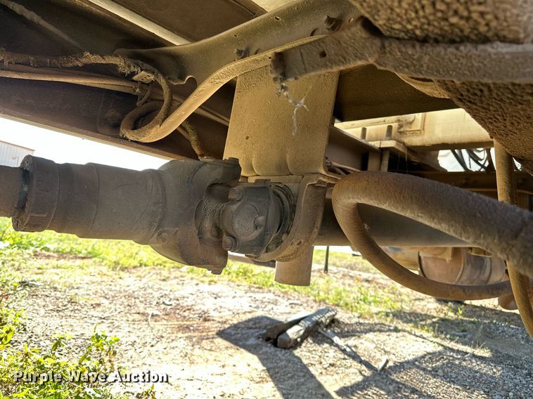 image for item OG9183 2003 International 4300  crane truck