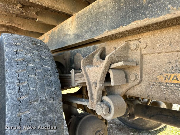 image for item OG9183 2003 International 4300  crane truck