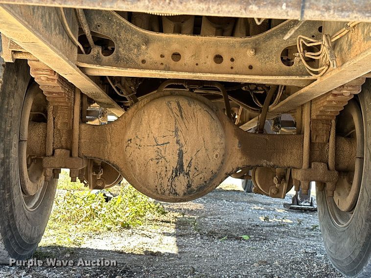 image for item OG9183 2003 International 4300  crane truck