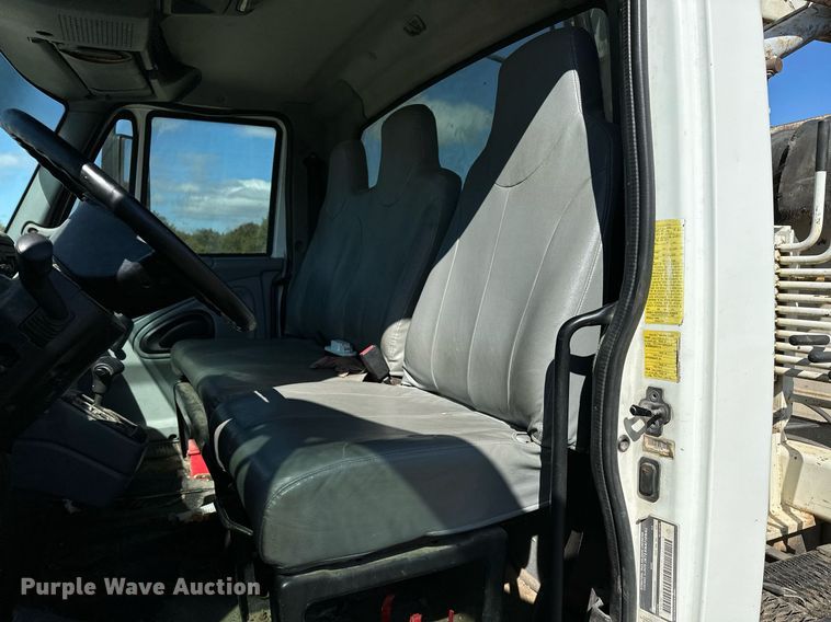 image for item OG9183 2003 International 4300  crane truck