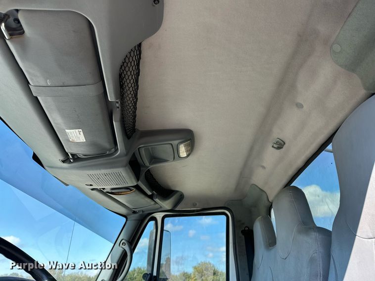 image for item OG9183 2003 International 4300  crane truck