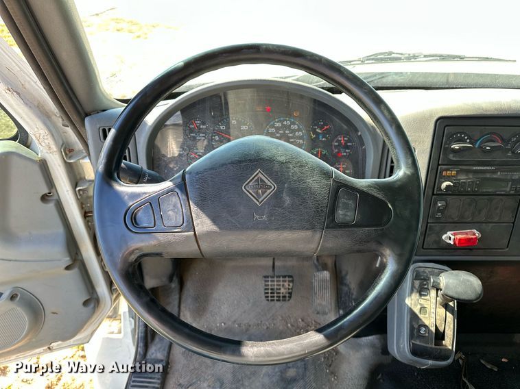 image for item OG9183 2003 International 4300  crane truck