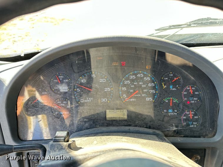 image for item OG9183 2003 International 4300  crane truck