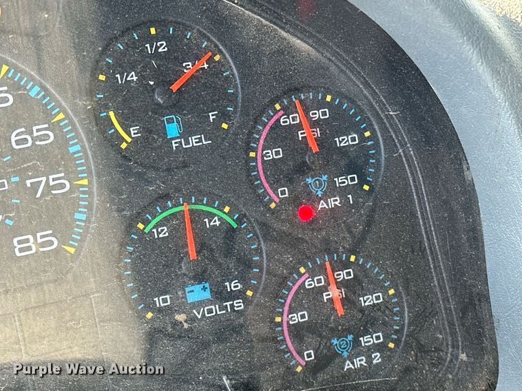 image for item OG9183 2003 International 4300  crane truck