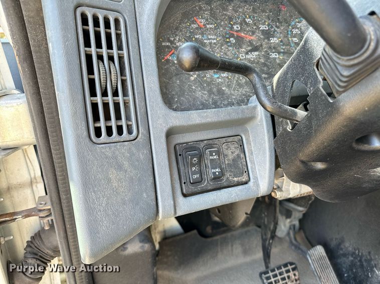 image for item OG9183 2003 International 4300  crane truck