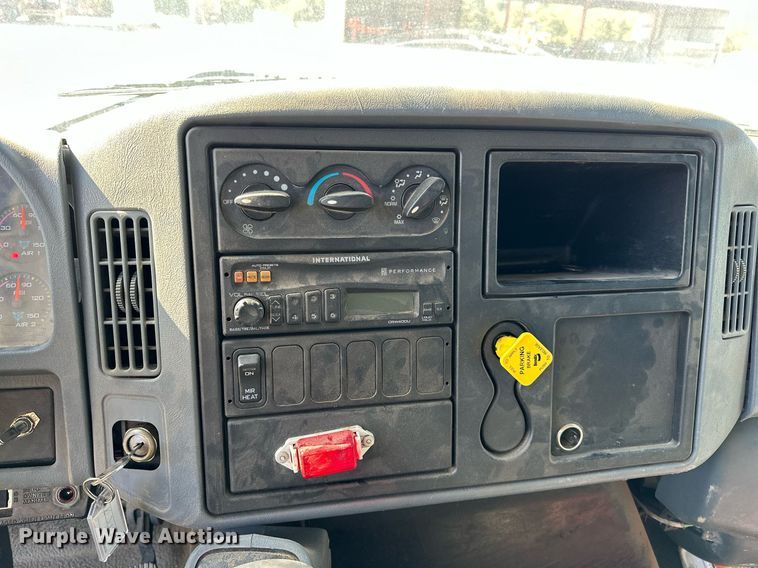 image for item OG9183 2003 International 4300  crane truck