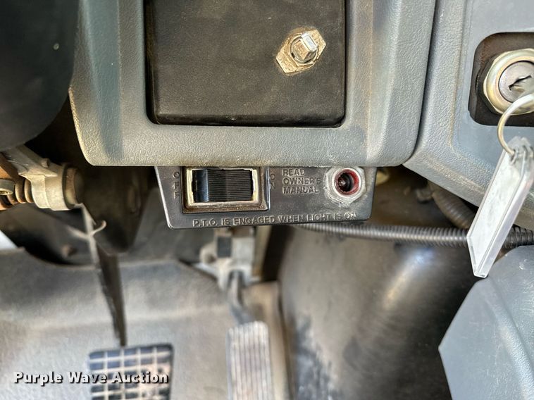 image for item OG9183 2003 International 4300  crane truck