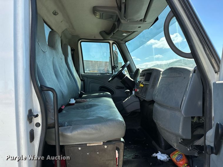 image for item OG9183 2003 International 4300  crane truck