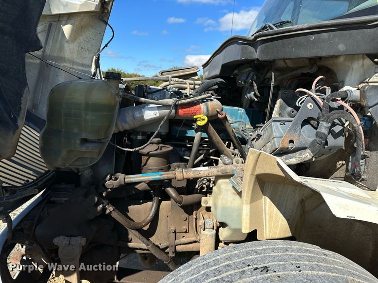 image for item OG9183 2003 International 4300  crane truck