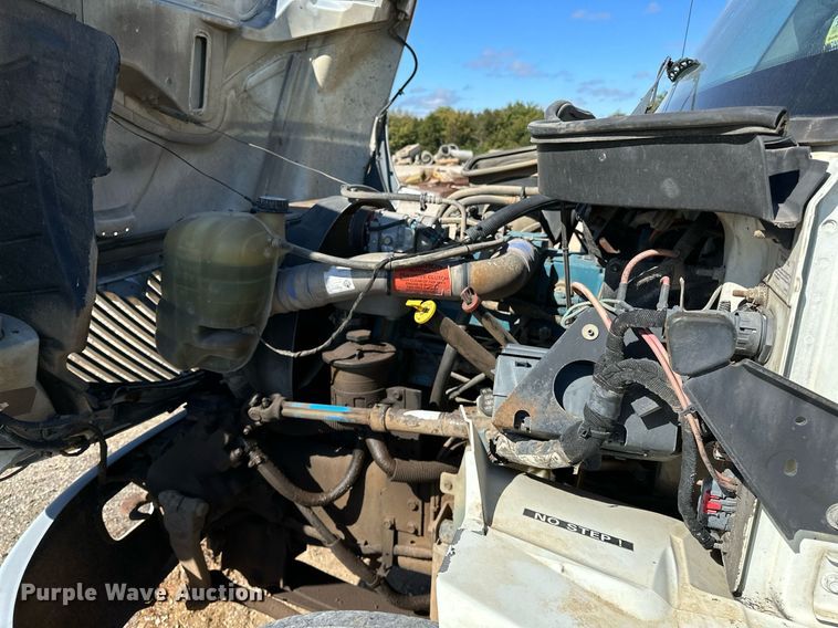 image for item OG9183 2003 International 4300  crane truck