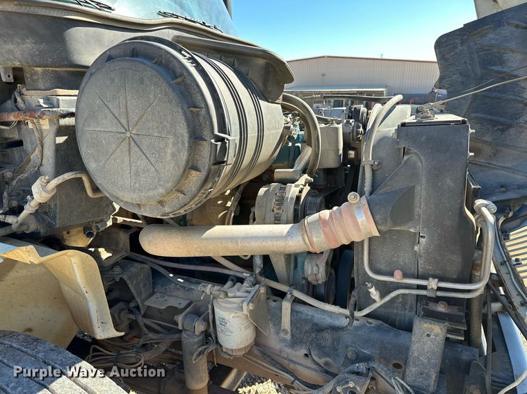 image for item OG9183 2003 International 4300  crane truck