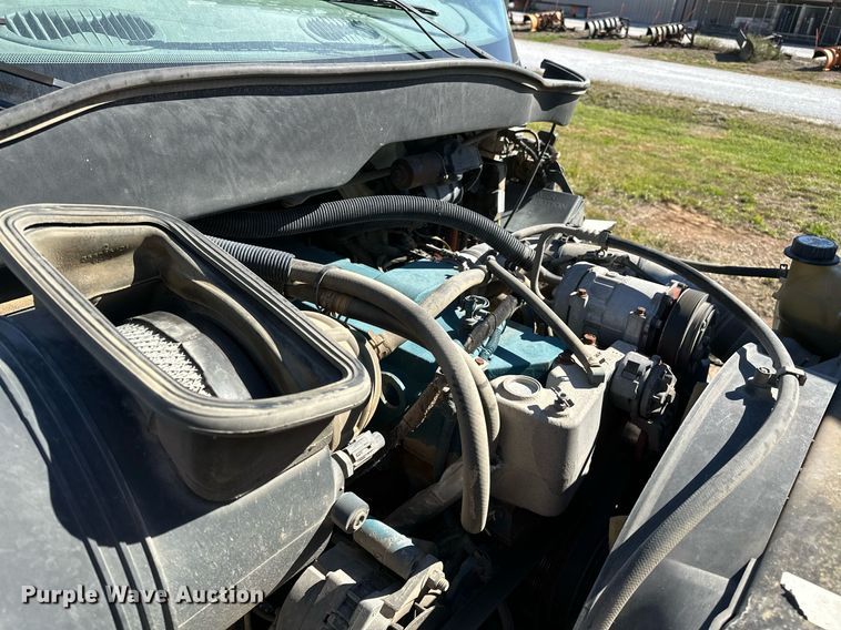 image for item OG9183 2003 International 4300  crane truck