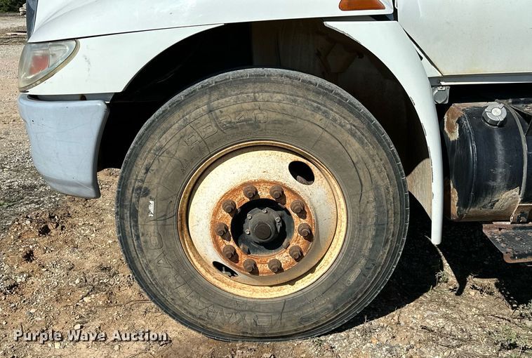 image for item OG9183 2003 International 4300  crane truck