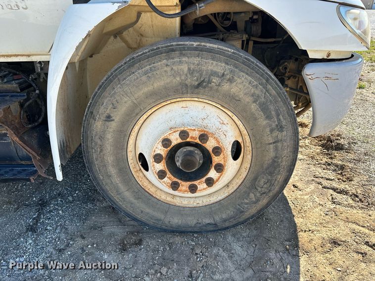 image for item OG9183 2003 International 4300  crane truck