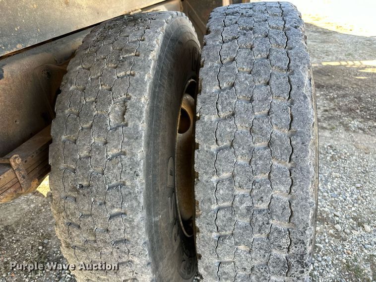 image for item OG9183 2003 International 4300  crane truck