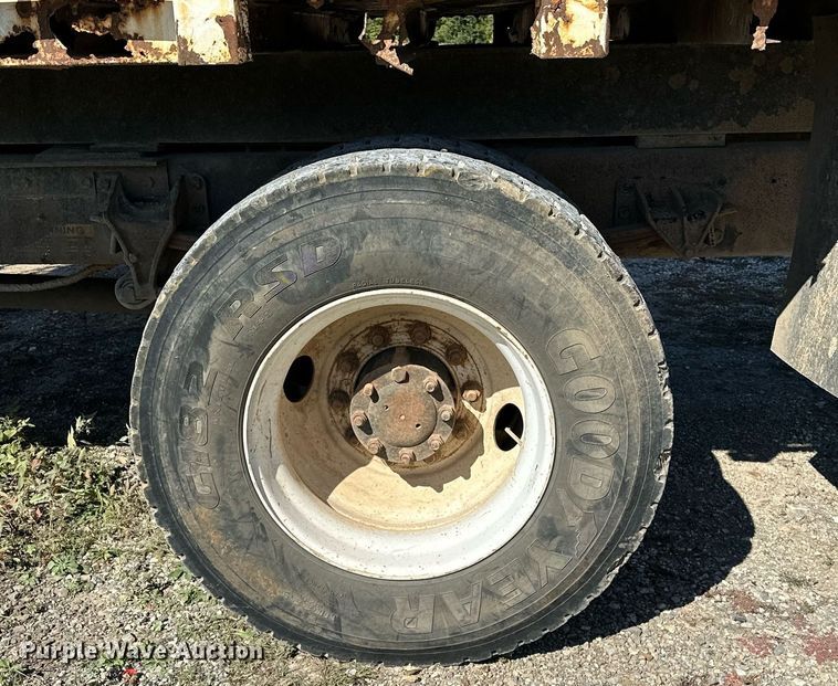 image for item OG9183 2003 International 4300  crane truck