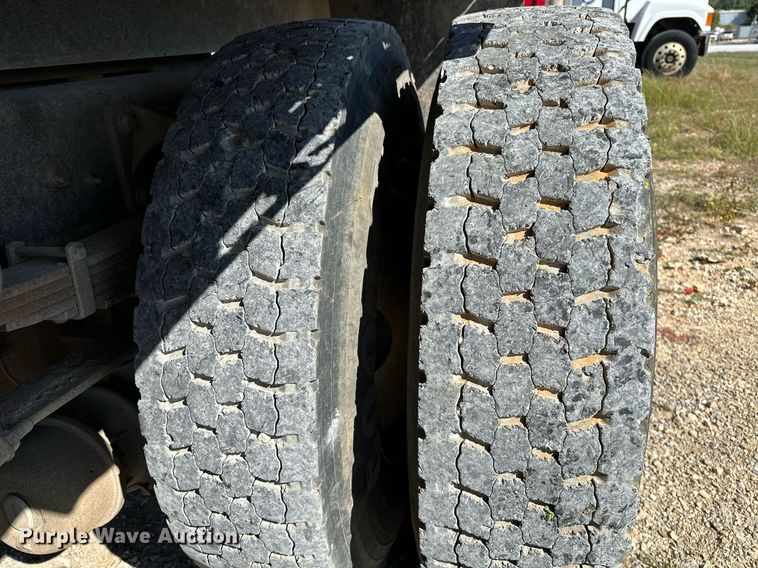 image for item OG9183 2003 International 4300  crane truck