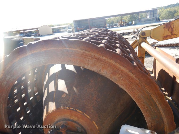 image for item OG9185 1979 Caterpillar 613B  grid roller