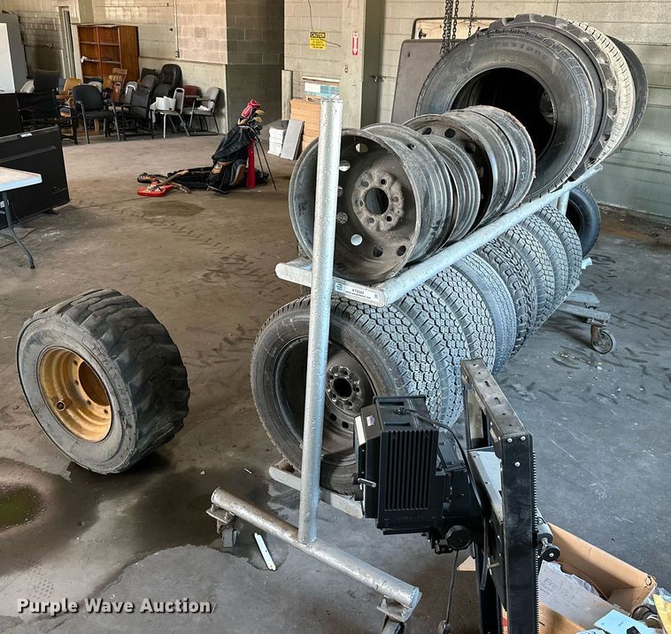 image for item ZA0375 Approximately 52 tires