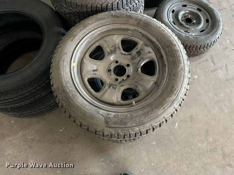 image for item ZA0375 Approximately 52 tires