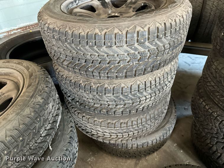image for item ZA0375 Approximately 52 tires