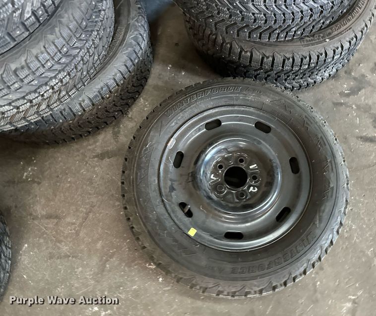 image for item ZA0375 Approximately 52 tires