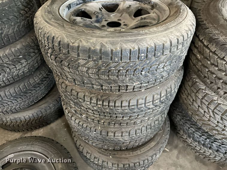 image for item ZA0375 Approximately 52 tires