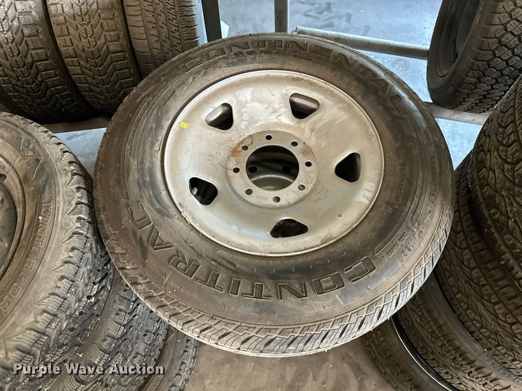 image for item ZA0375 Approximately 52 tires
