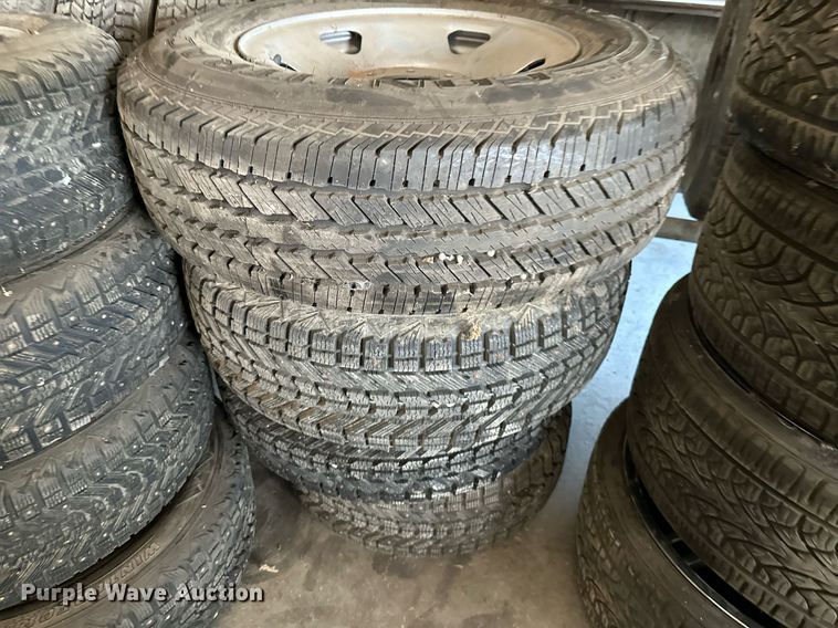 image for item ZA0375 Approximately 52 tires