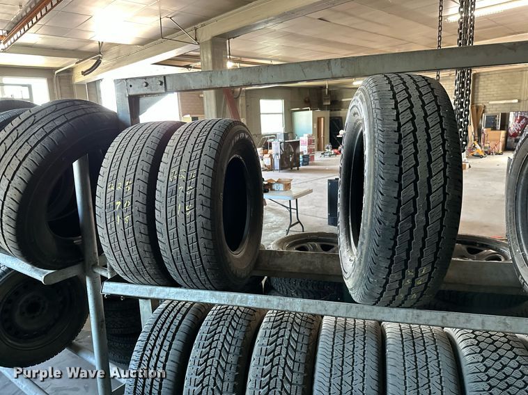 image for item ZA0375 Approximately 52 tires