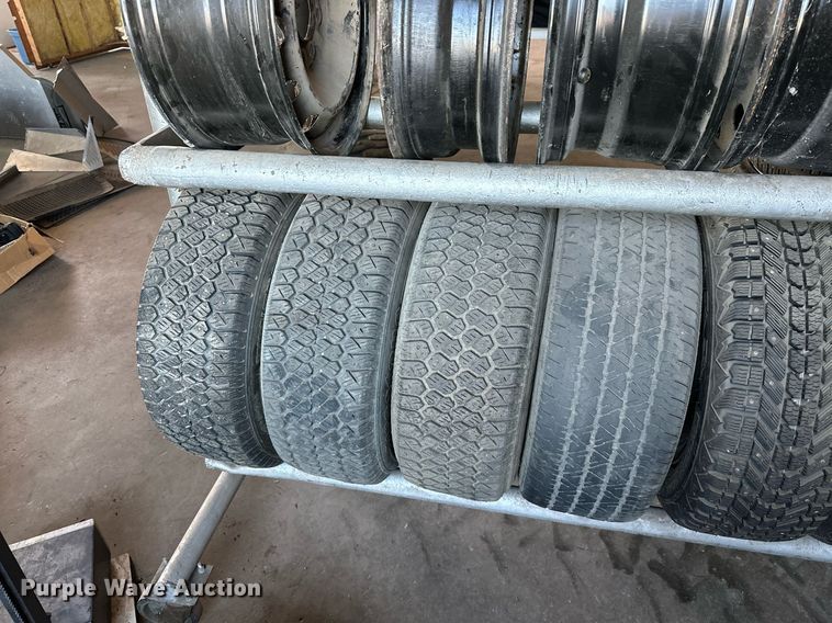 image for item ZA0375 Approximately 52 tires