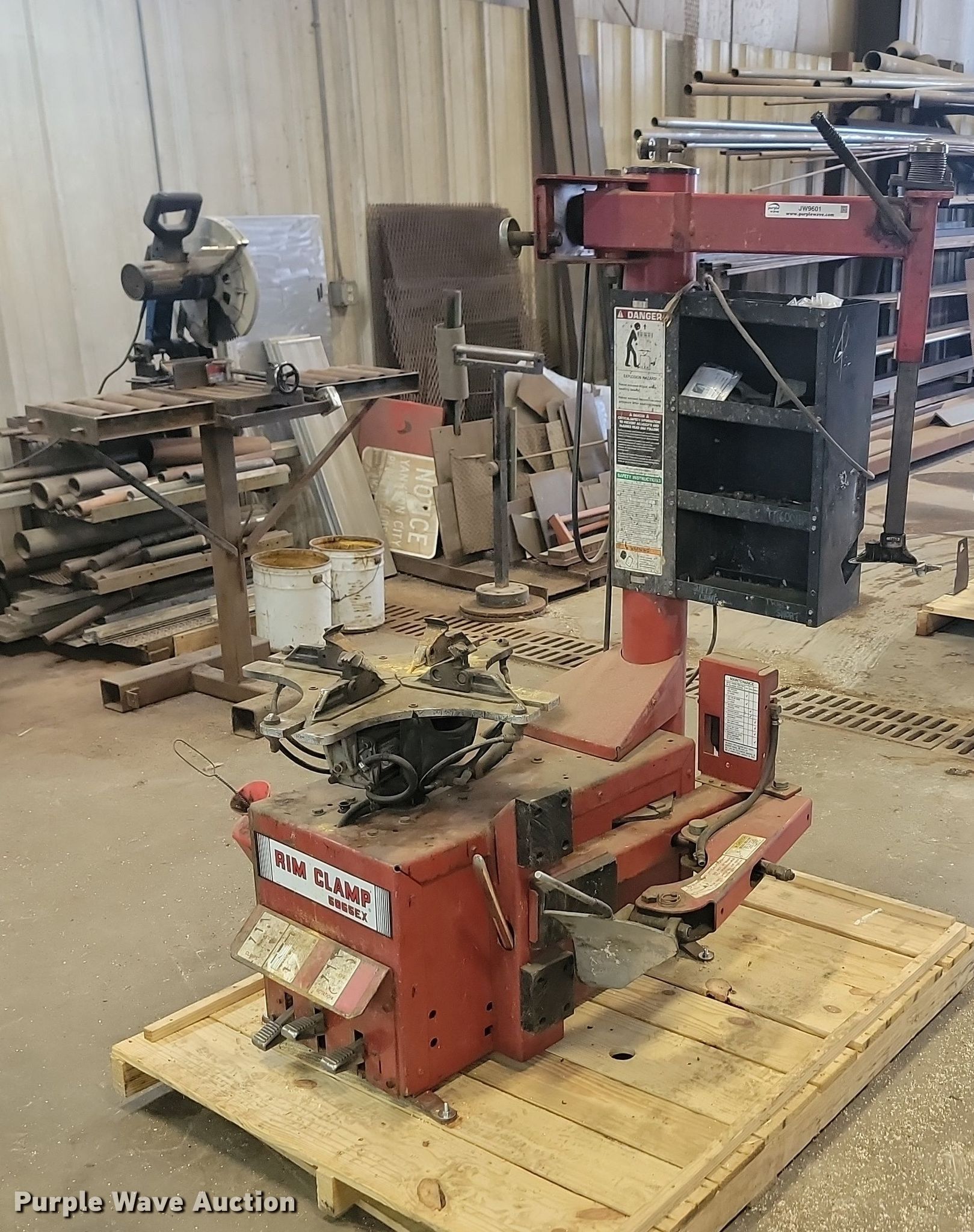 Coats 5065EX rim clamp tire machine in Yankton, SD Item JW9601 for