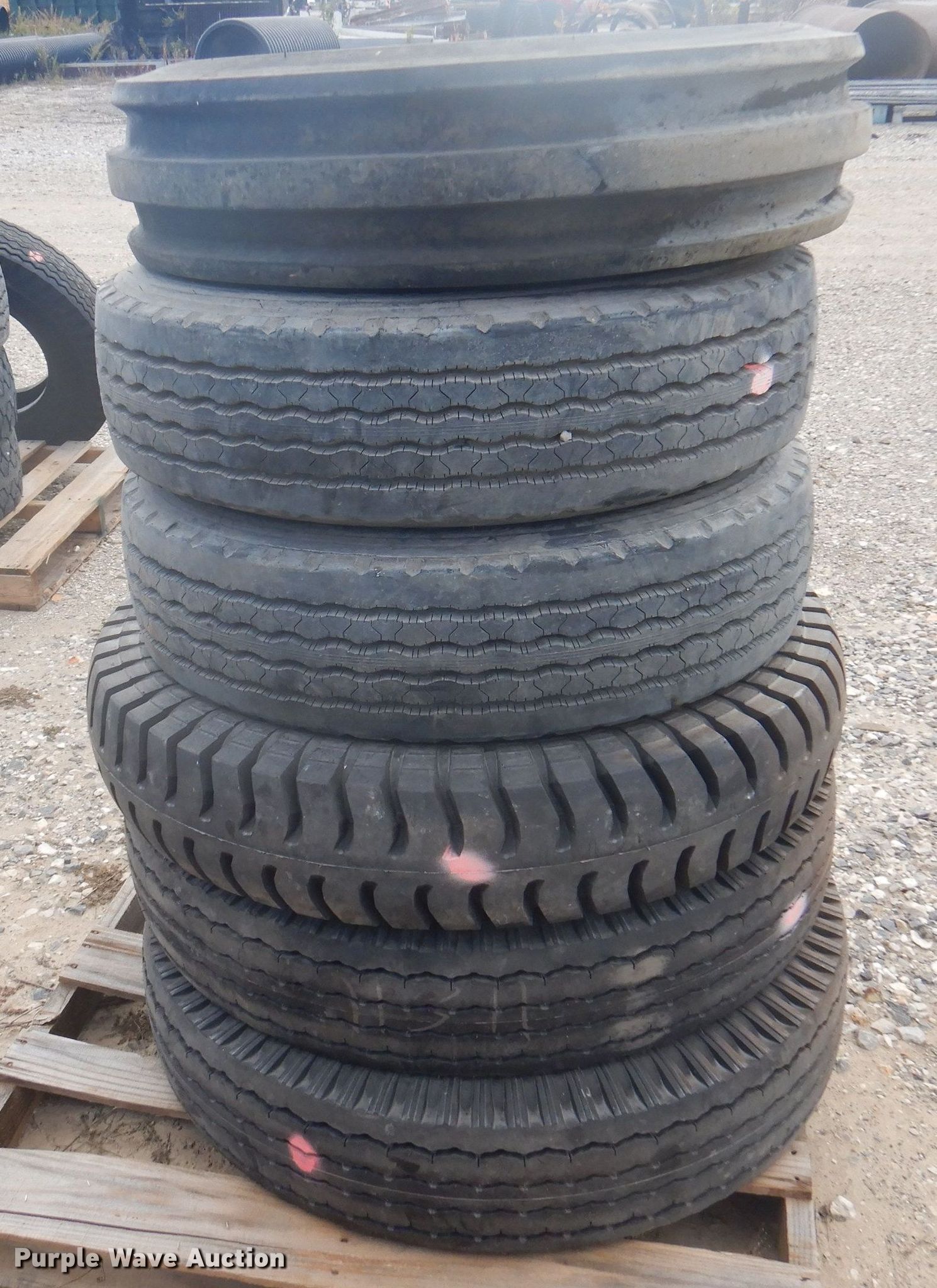 (6) tires in Fayetteville, AR Item JY9641 for sale Purple Wave