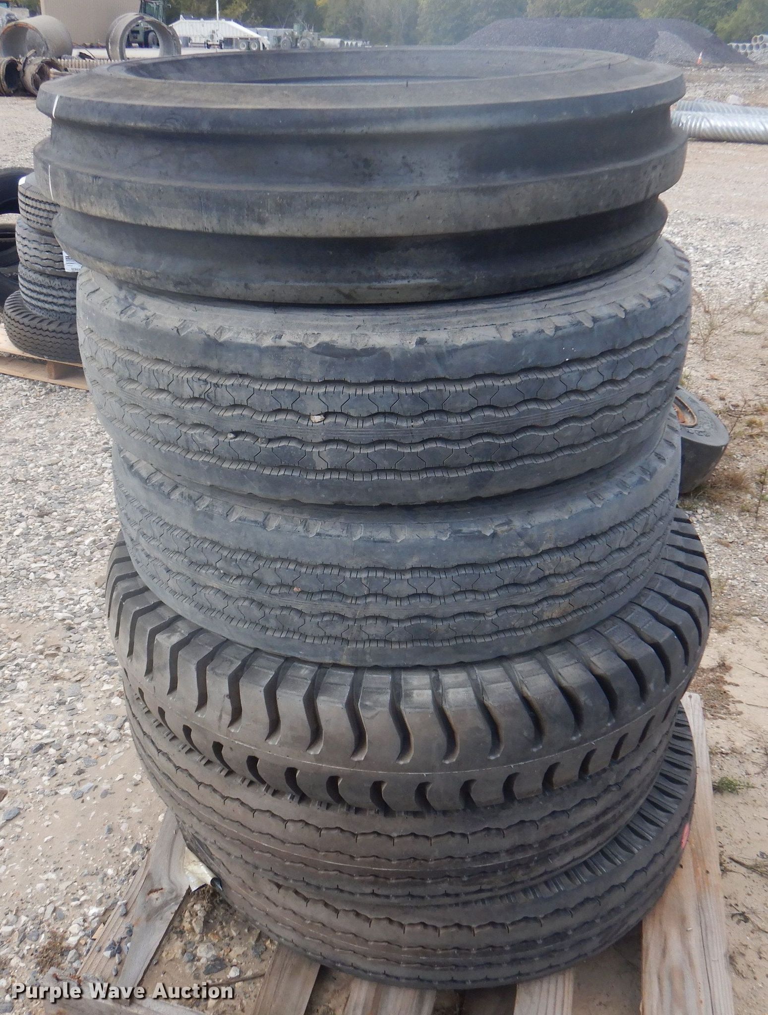 (6) tires in Fayetteville, AR Item JY9641 for sale Purple Wave