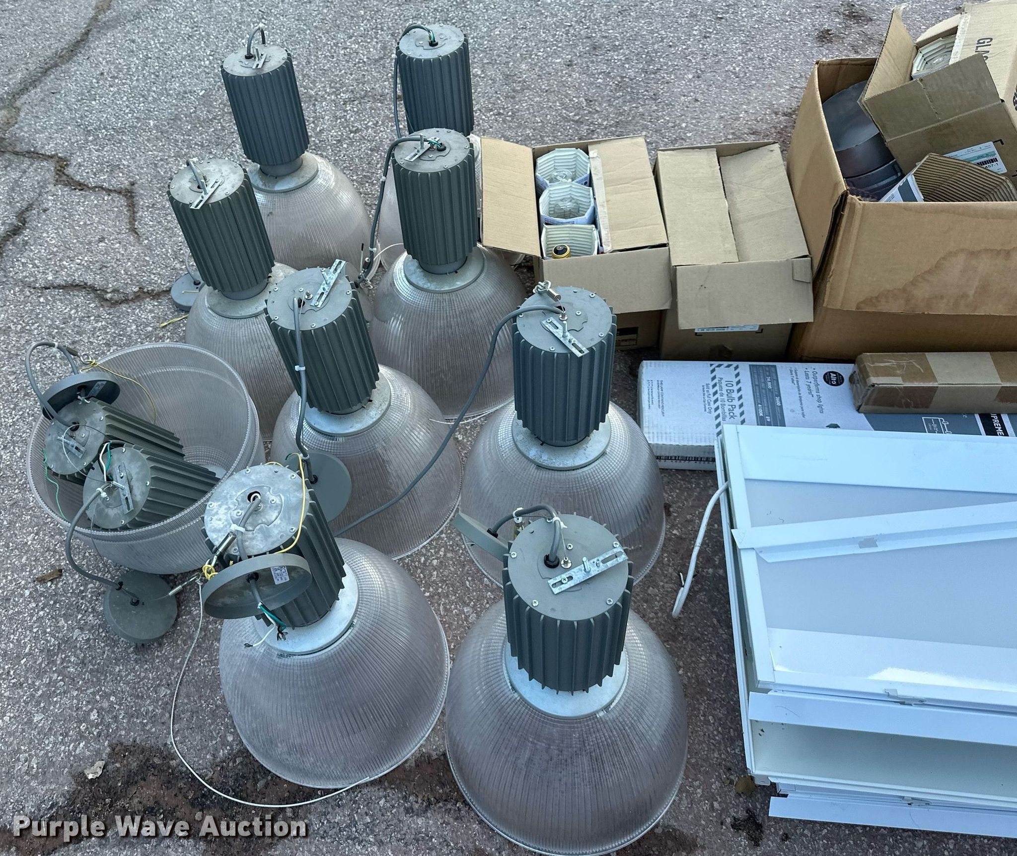 Appliances in Overland Park, KS Item OF9073 sold Purple Wave