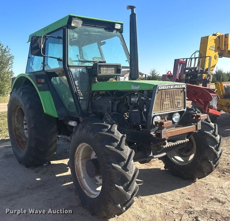image for item DH1877 1990 Deutz Allis 7085  MFWD tractor