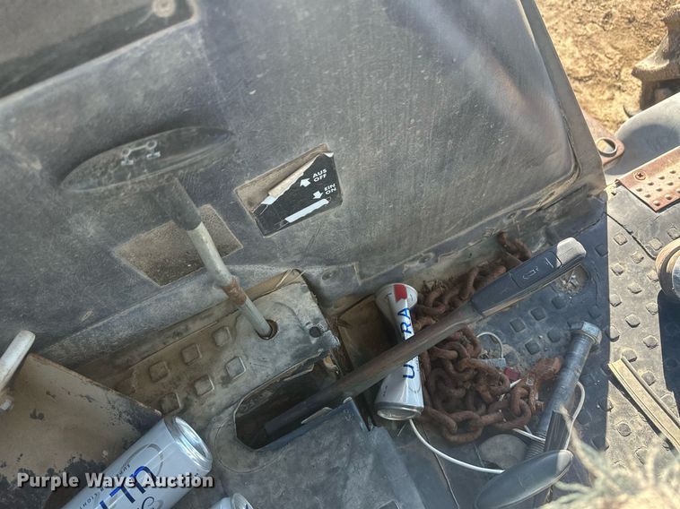 image for item DH1877 1990 Deutz Allis 7085  MFWD tractor