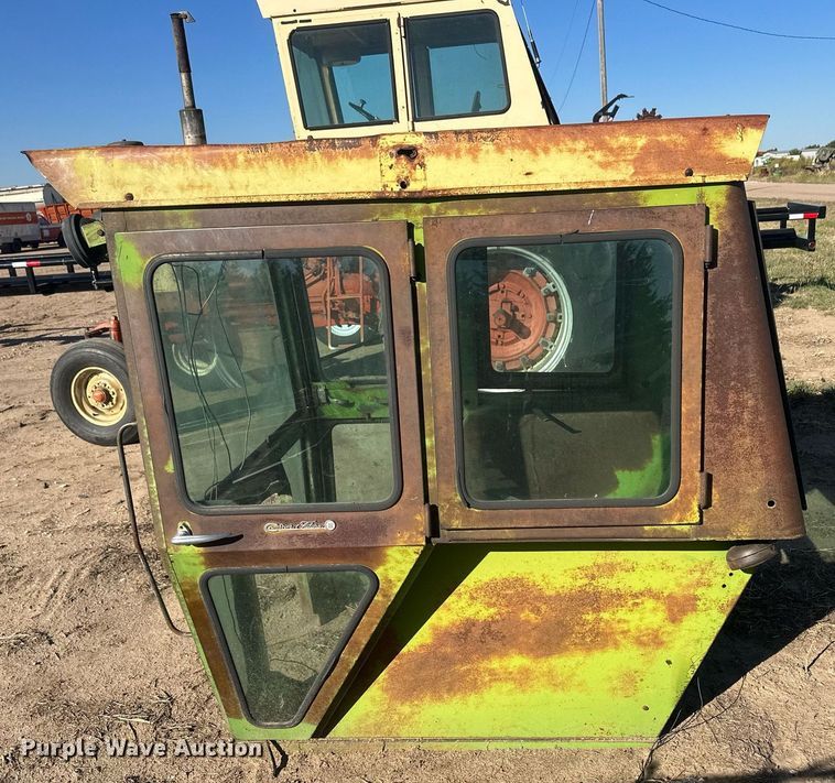 image for item DH1879 Tractor cab