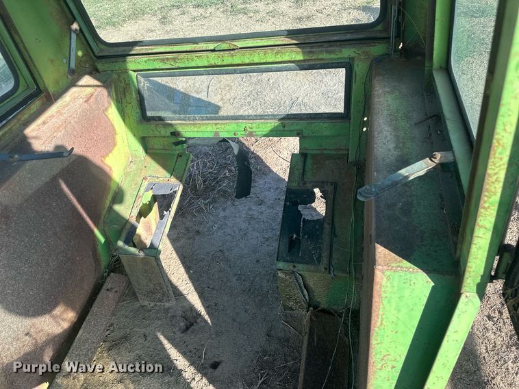 image for item DH1879 Tractor cab