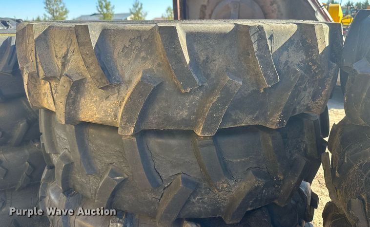 image for item DH1885 (19) 11R24.5 irrigation pivot tires and wheels