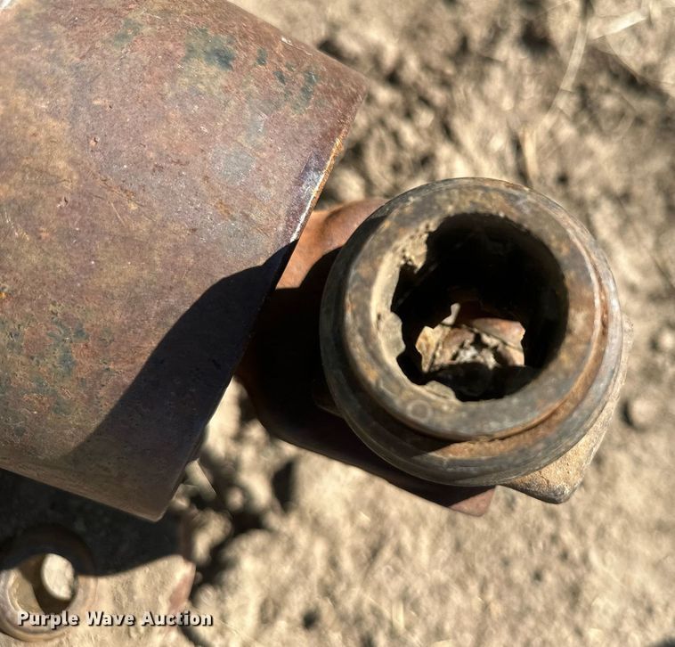 image for item DH1887 John Deere 840  bale processor