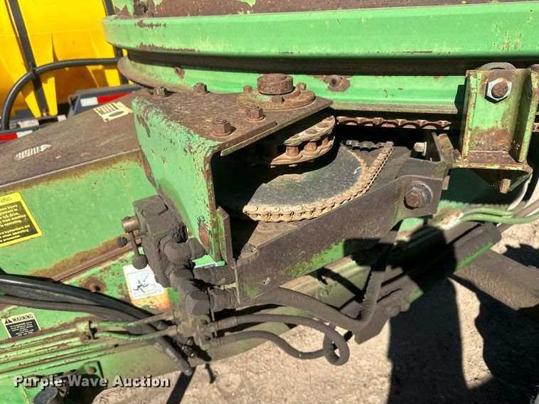 image for item DH1887 John Deere 840  bale processor