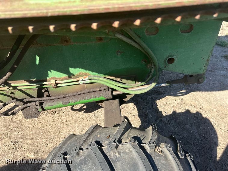 image for item DH1887 John Deere 840  bale processor