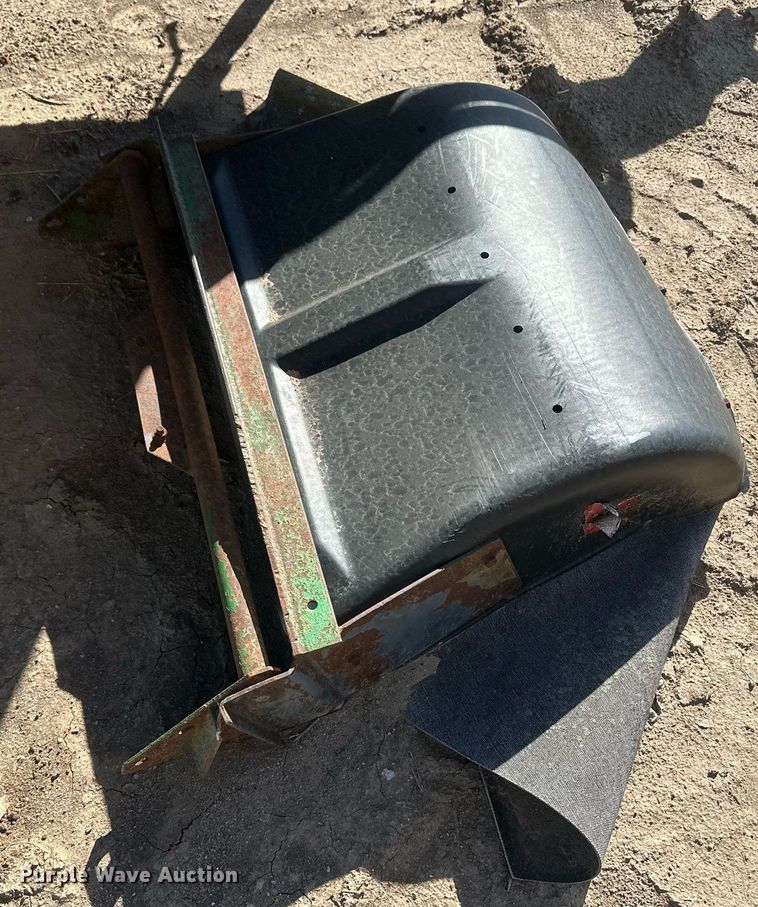 image for item DH1887 John Deere 840  bale processor