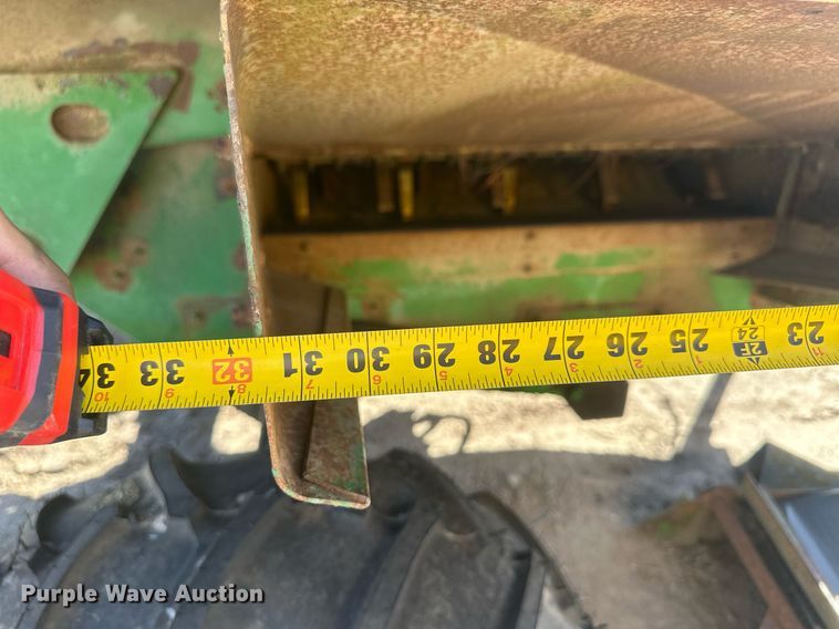 image for item DH1887 John Deere 840  bale processor