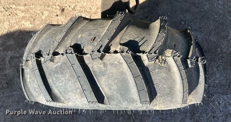 image for item DH1887 John Deere 840  bale processor